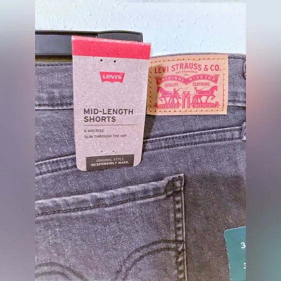 Levi’s Gray Denim Women's Shorts NWT - Picture 4 of 4